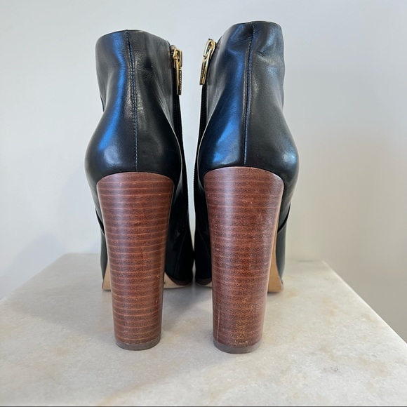Like New! Vince Camuto 'Grenadine' Black Leather Ankle Stacked Heel Bootie * - Picture 8 of 9